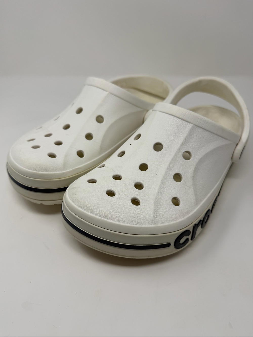 Men’s CROCS White Slip-On Clogs sz. 8